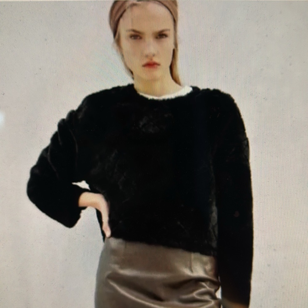 Zara Black Fax Fur Quilted Cropped Sweater Size Medium